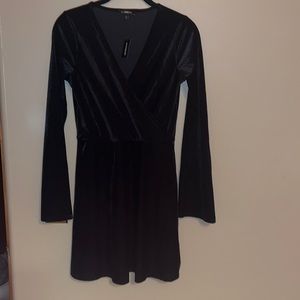 Long sleeve short black dress